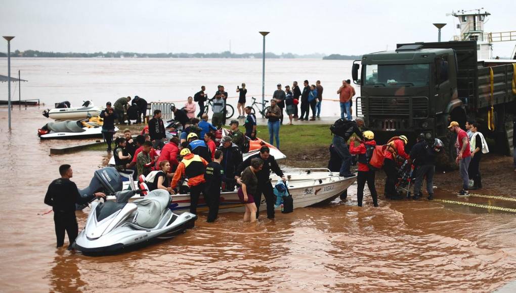 Rescates a contrarreloj en Brasil para contener tragedia por inundaciones