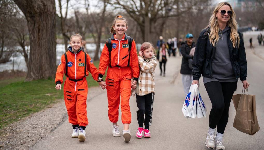 Estados Unidos deslumbrado por el eclipse solar total de este lunes