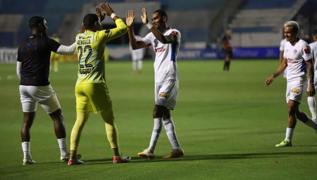 Bengtson se sigue acercando a récord de Wilmer Velásquez de máximo goleador