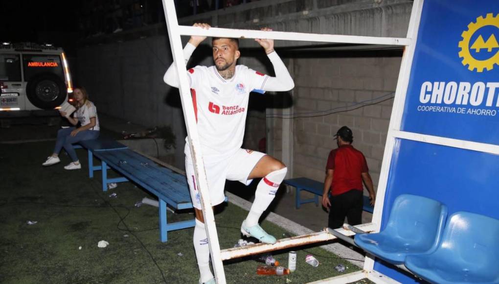 El enfado de Troglio tras la suspensión de UPN-Olimpia y respuesta del técnico de UPN