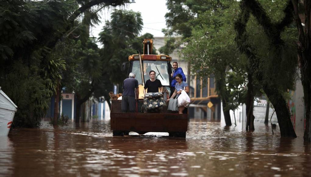 Rescates a contrarreloj en Brasil para contener tragedia por inundaciones