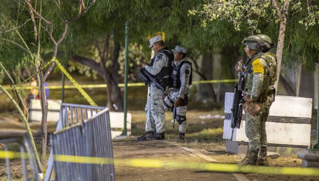 Las imágenes que dejó el colapso de un escenario en mitin político en México; hay 9 muertos