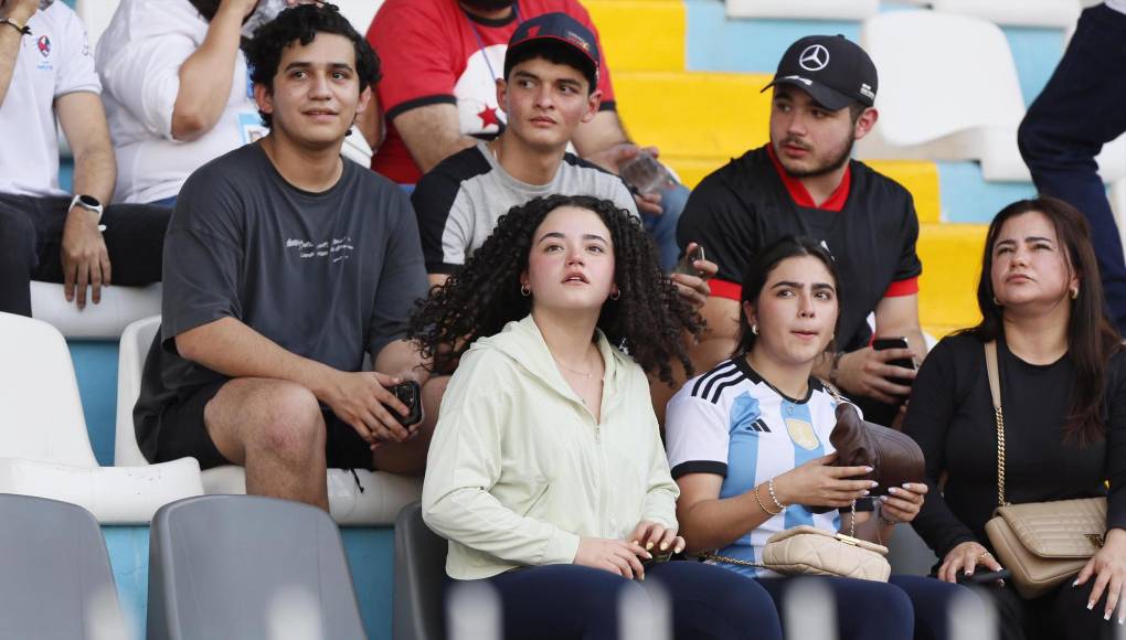 ¡Solo bellezas! Estadio Nacional se llena de lindas chicas para final de Olimpia ante Marathón