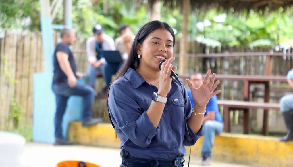 Asesinan a la alcaldesa más joven de Ecuador junto a comunicador