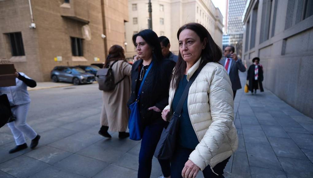 Apresuradas y tristes: hermanas de la ex primera dama, Ana García, tras presenciar veredicto de JOH