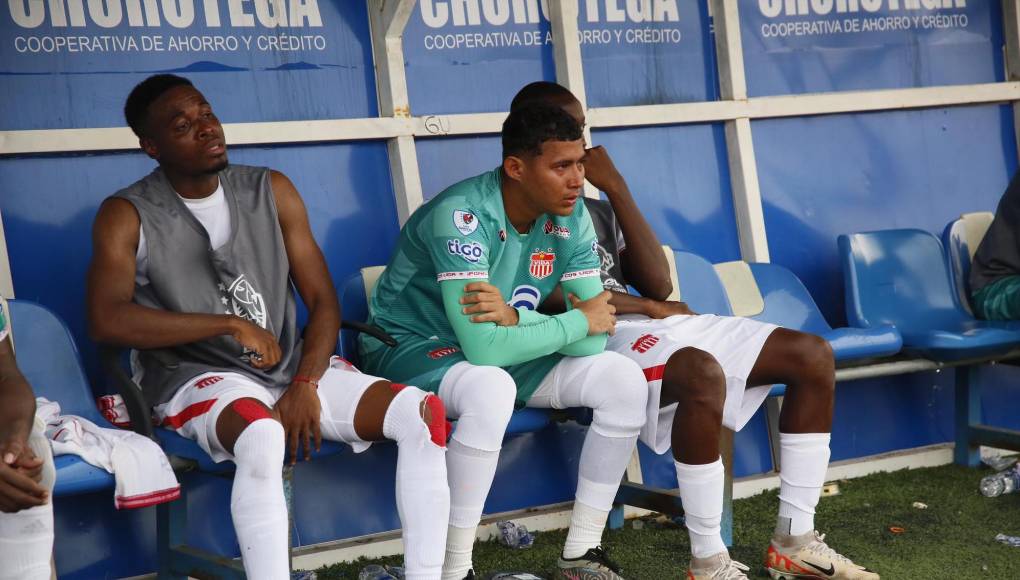 Desgarradoras imágenes de jugadores del Vida tras descender a segunda división