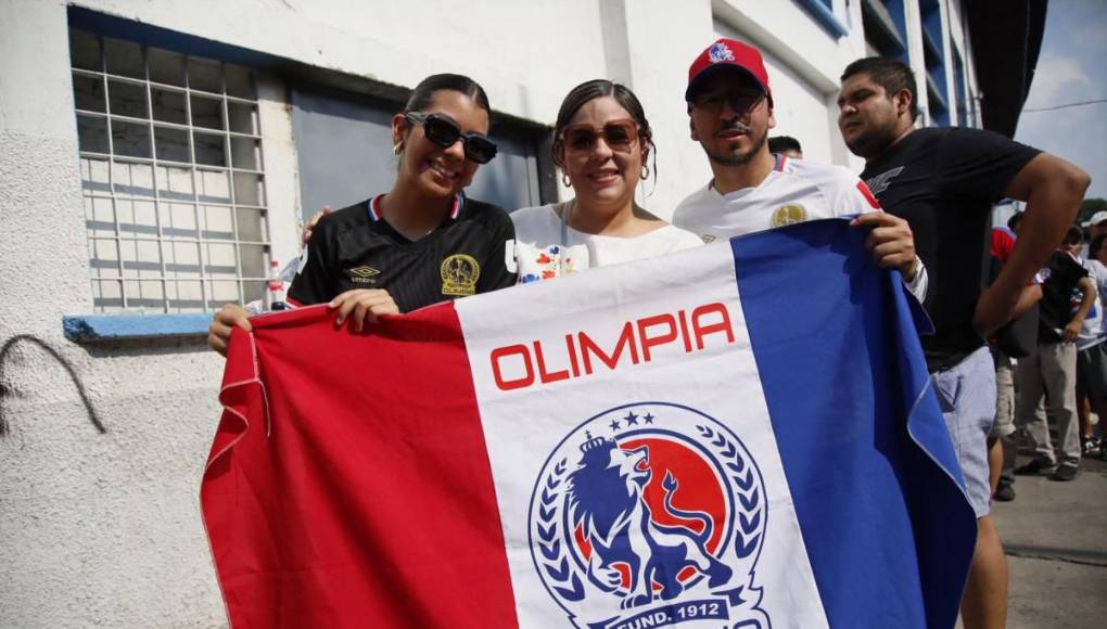 ¡Solo bellezas! Estadio Nacional se llena de lindas chicas para final de Olimpia ante Marathón