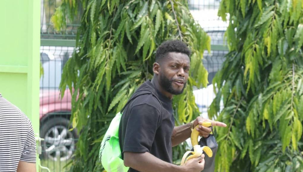 Aficionado de Olimpia se mete a entreno de Marathón y esta fue la reacción de los jugadores