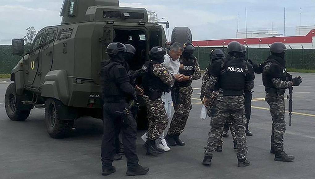 Las primeras imágenes de Jorge Glas tras su captura en la Embajada de México