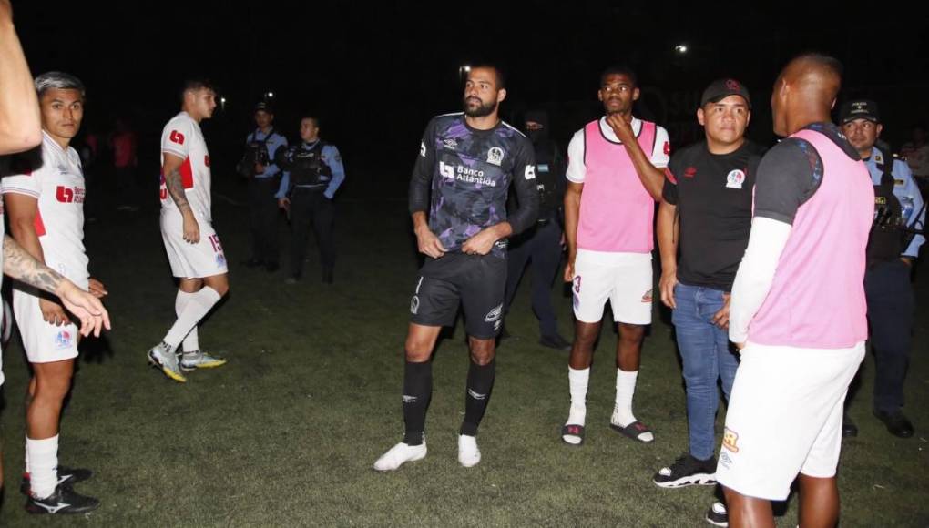 El enfado de Troglio tras la suspensión de UPN-Olimpia y respuesta del técnico de UPN