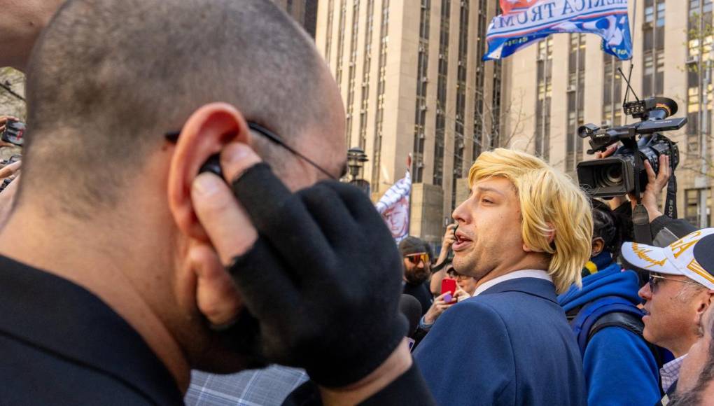 Juicio de Trump: a favor y en contra protestan afuera del tribunal en NY