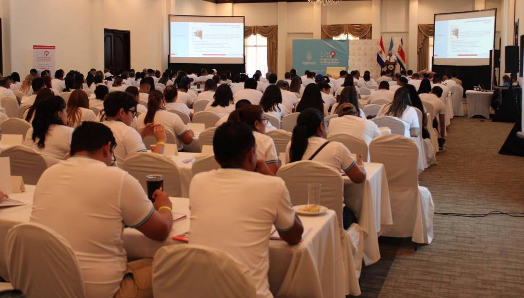 Todo incluido tenía la capacitación VIP del Instituto de la Propiedad en hotel de Tela