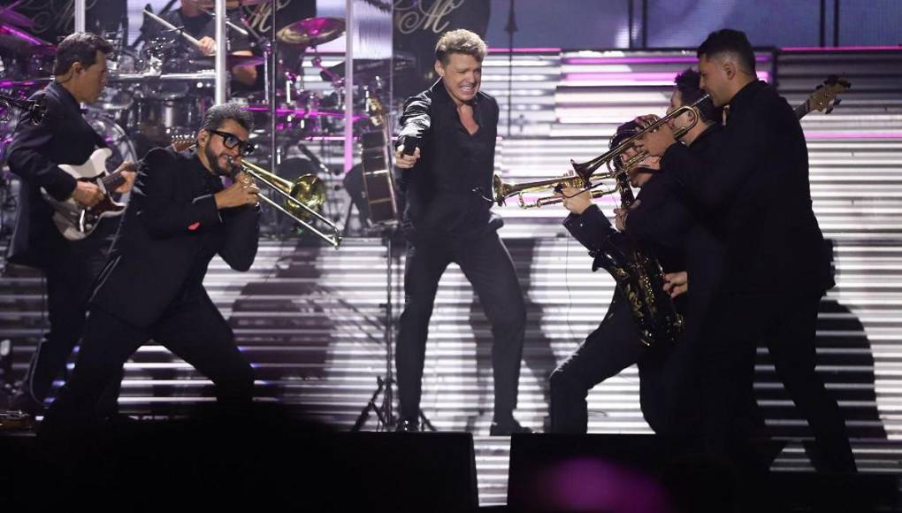 Los mejores momentos de la noche: Luis Miguel iluminó la capital con su show