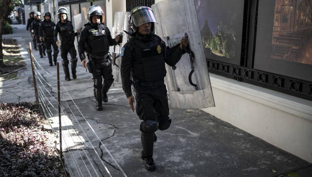 Las primeras imágenes de Jorge Glas tras su captura en la Embajada de México