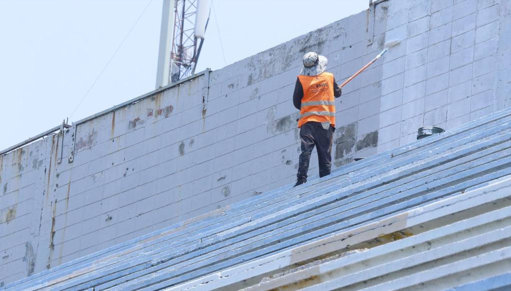 Cancha del estadio Morazán ya casi está lista, ahora pulen camerinos y gradería