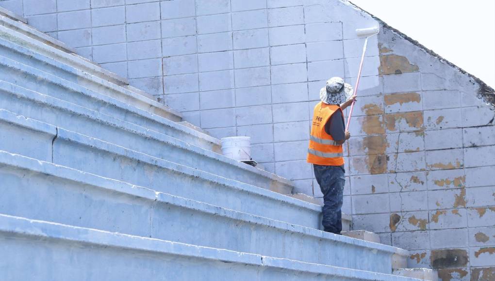 Cancha del estadio Morazán ya casi está lista, ahora pulen camerinos y gradería