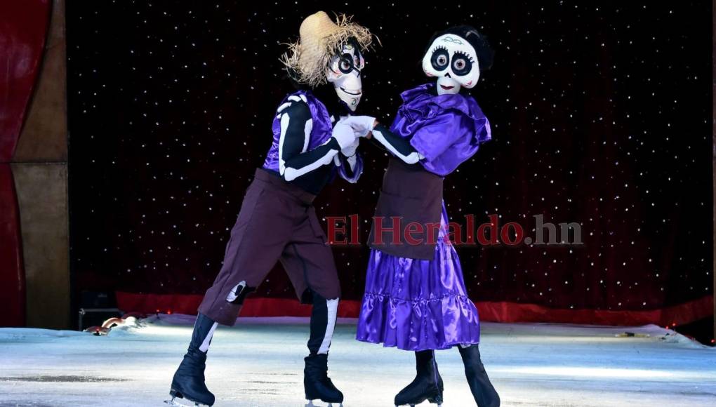 “Fantasía sobre hielo”, el show de patinaje que encanta a los capitalinos