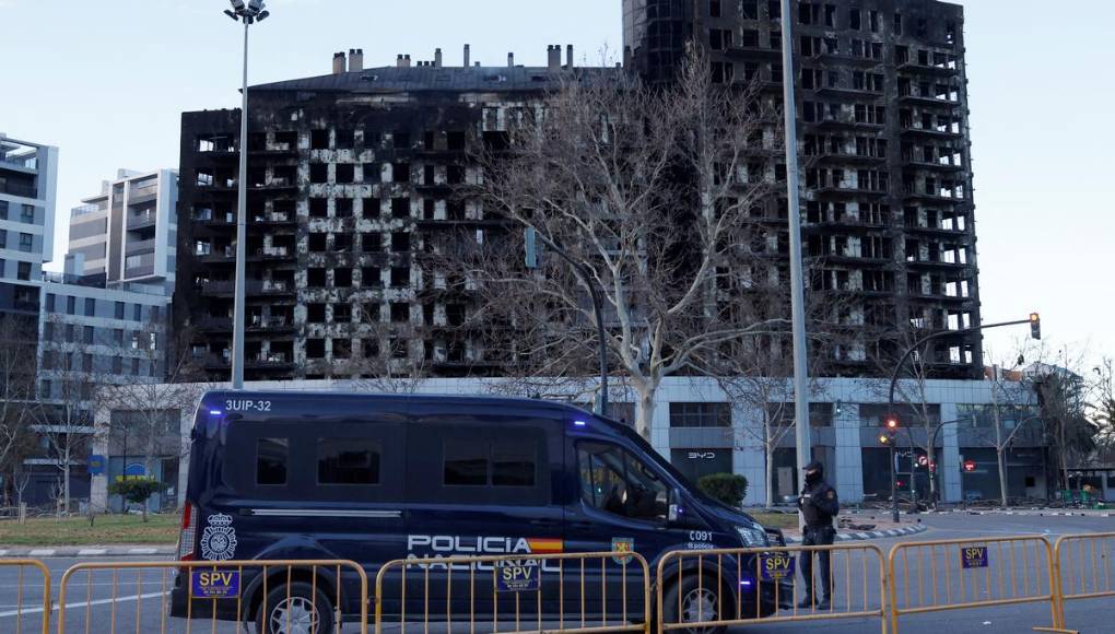 Sobrevivientes de incendio en Valencia: En “minutos, nos habíamos quedado sin nada”