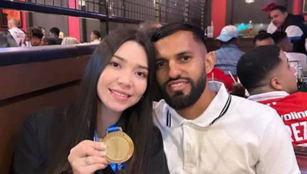 Las bellas novias y esposas de los jugadores de Olimpia y Marathón