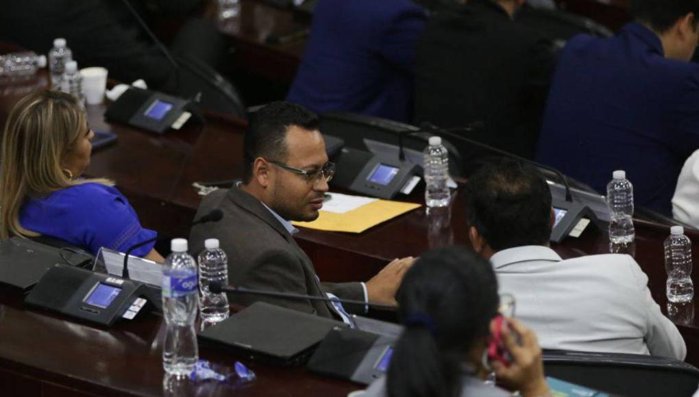 Así fue el ambiente en el CN: Nasralla exige aceptación de su renuncia