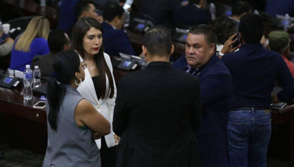 Así fue el ambiente en el CN: Nasralla exige aceptación de su renuncia