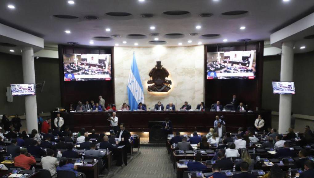 Así fue el ambiente en el CN: Nasralla exige aceptación de su renuncia