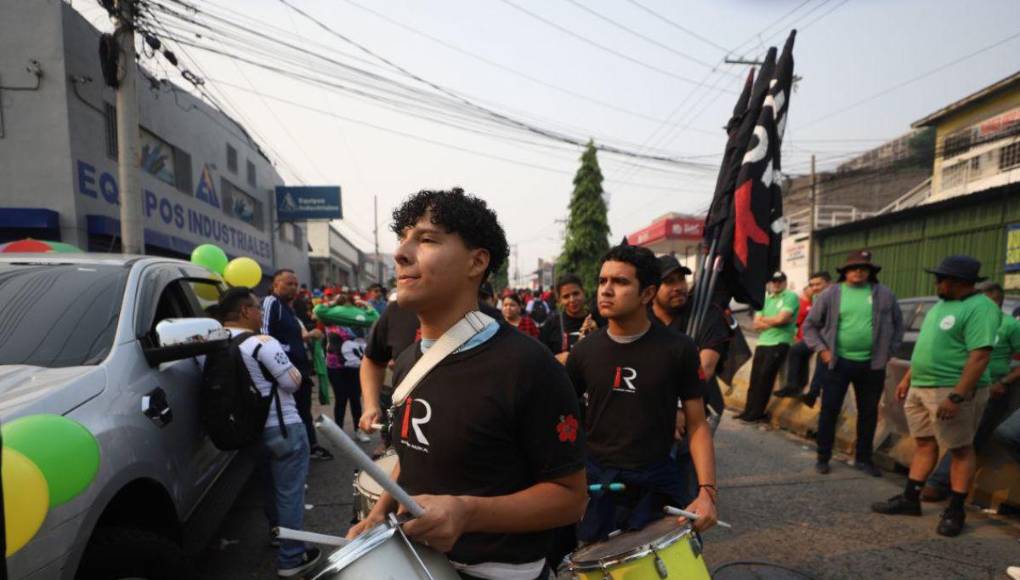 Mascotas, la “Rixineta” y otras curiosidades durante la marcha del 1 de mayo en la capital