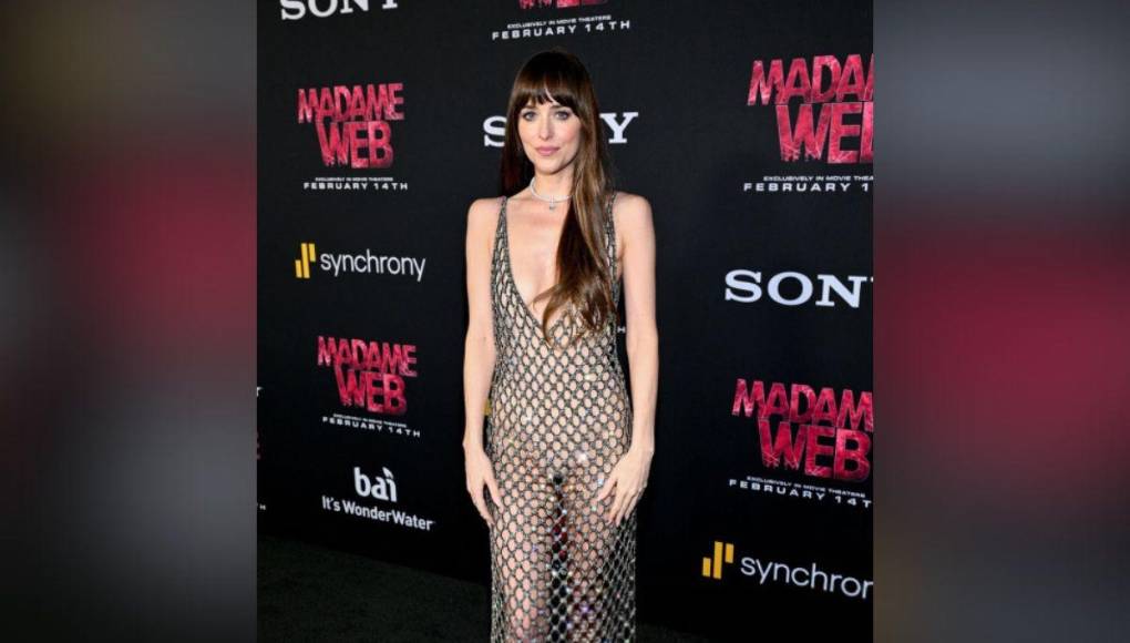 Dakota Johnson roba miradas con vestido “nude” en la premiere de “Madame Web”