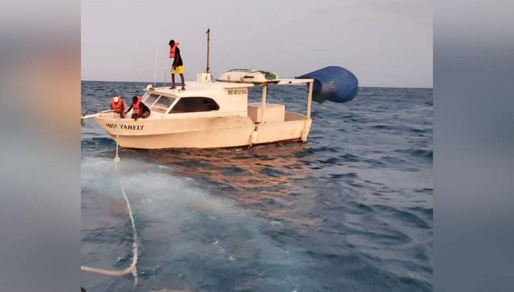 Rescatan a tres hombres de un naufragio en la Costa del Caribe