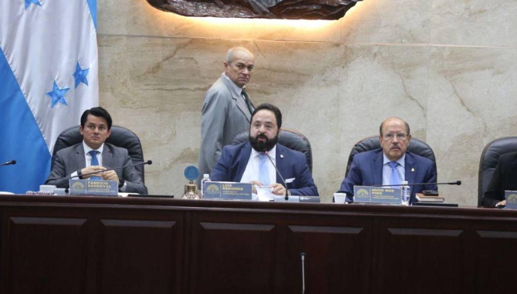 Ambiente del CN: Protesta de pacientes renales y expectativa por renuncia de Nasralla