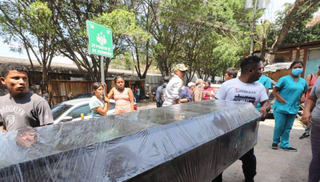 Doloroso: retiran cuerpos de jóvenes asesinados cerca del Juana Laínez