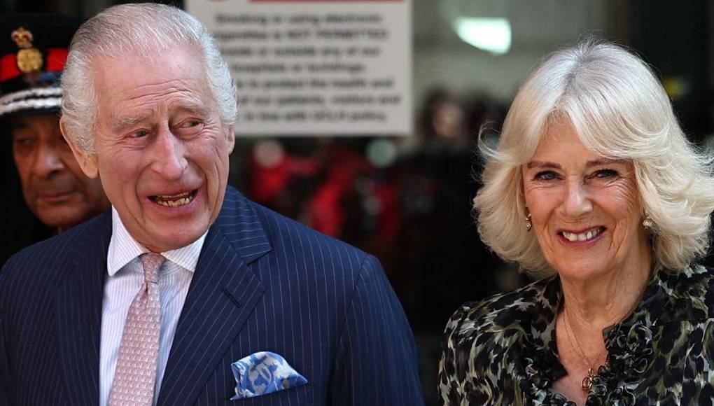 Rey Carlos III reaparece en un evento público tras diagnóstico de cáncer