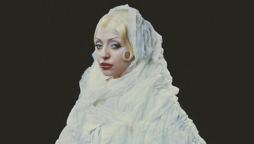 Mon Laferte: ¿Quién es la chilena que dará concierto en Honduras?