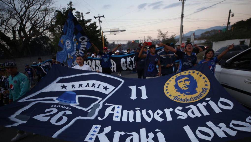 ¡LLEGA LA REVO! Las chicas roban miradas y Comayagua viste de Azul