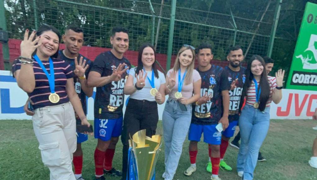 Foto “a lo Ancelotti” y dedicatorias: así festejó Olimpia la conquista de la 38