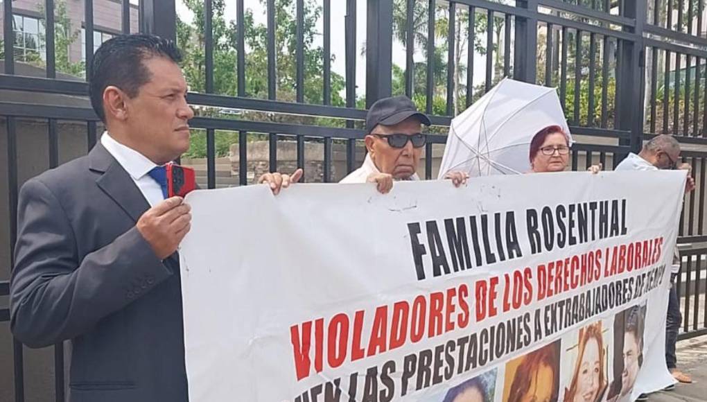 Las imágenes que dejó la entrega del premio Álvaro Contreras a Jesús Vélez