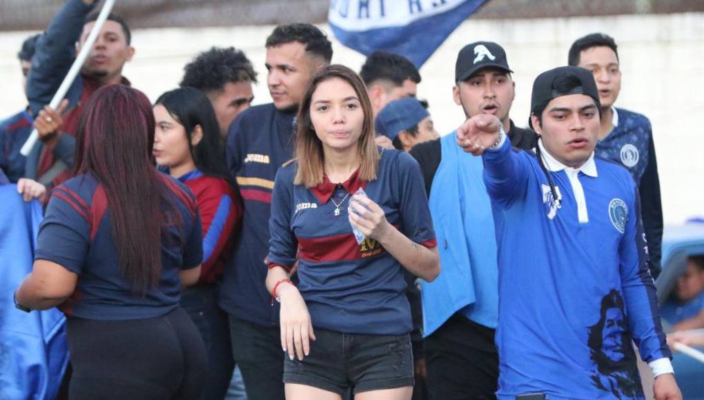 ¡LLEGA LA REVO! Las chicas roban miradas y Comayagua viste de Azul