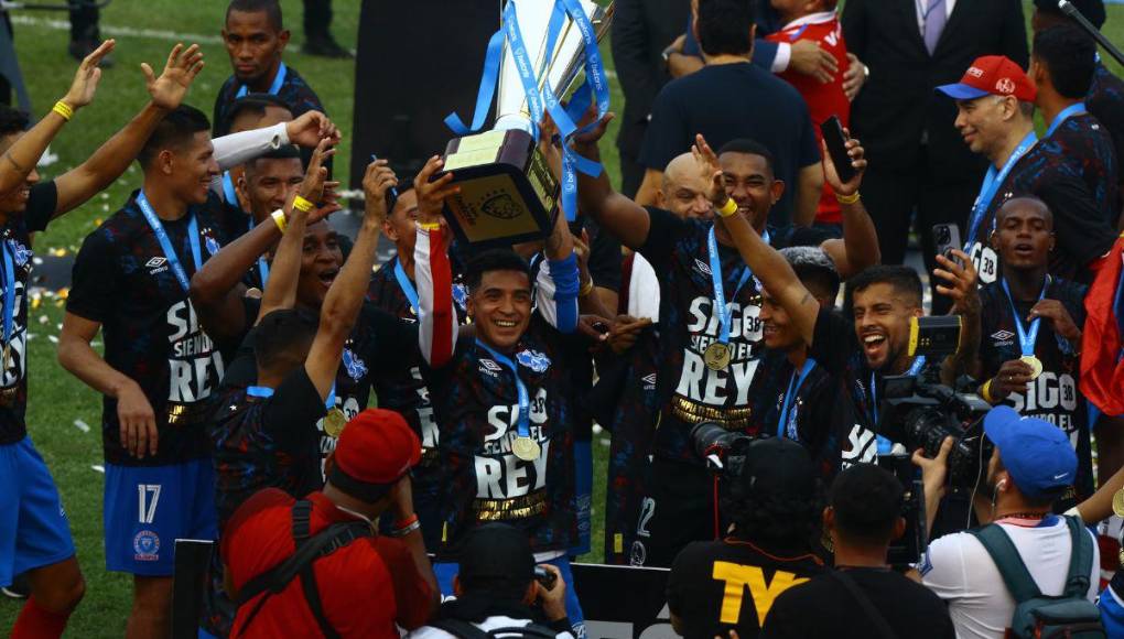 Foto “a lo Ancelotti” y dedicatorias: así festejó Olimpia la conquista de la 38