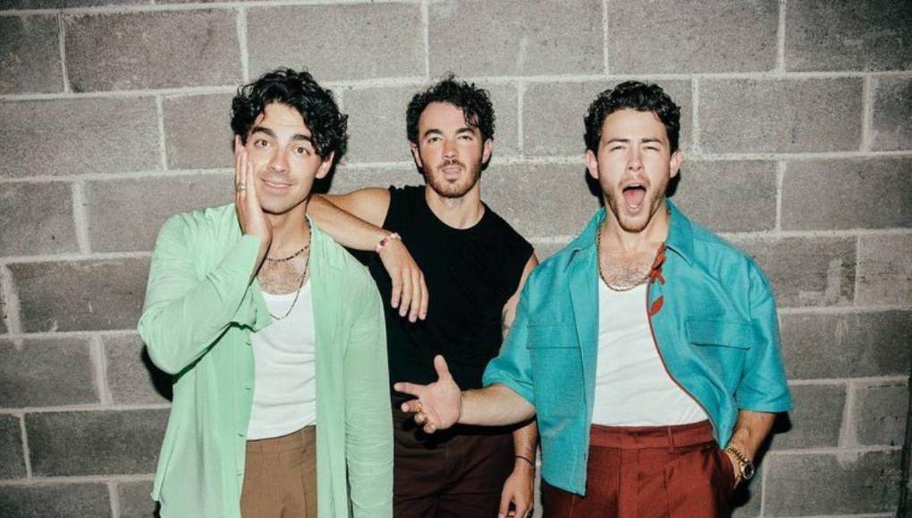Joe Jonas hizo delirar a las fanáticas en el gran regreso de los “Jonas Brothers”