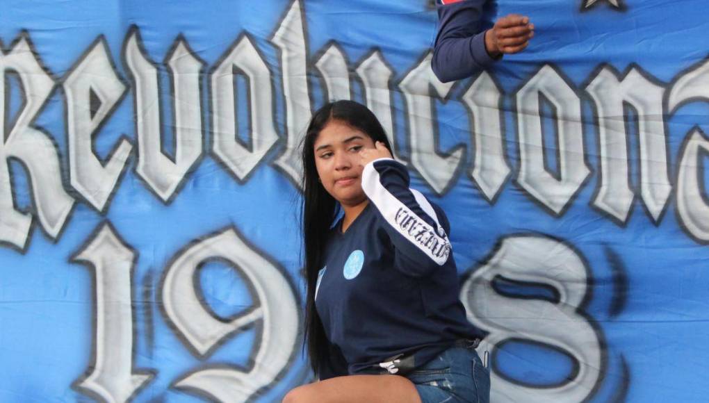 ¡LLEGA LA REVO! Las chicas roban miradas y Comayagua viste de Azul