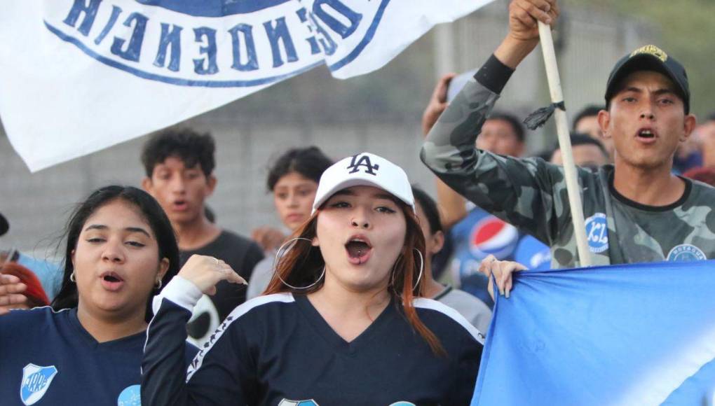 ¡LLEGA LA REVO! Las chicas roban miradas y Comayagua viste de Azul