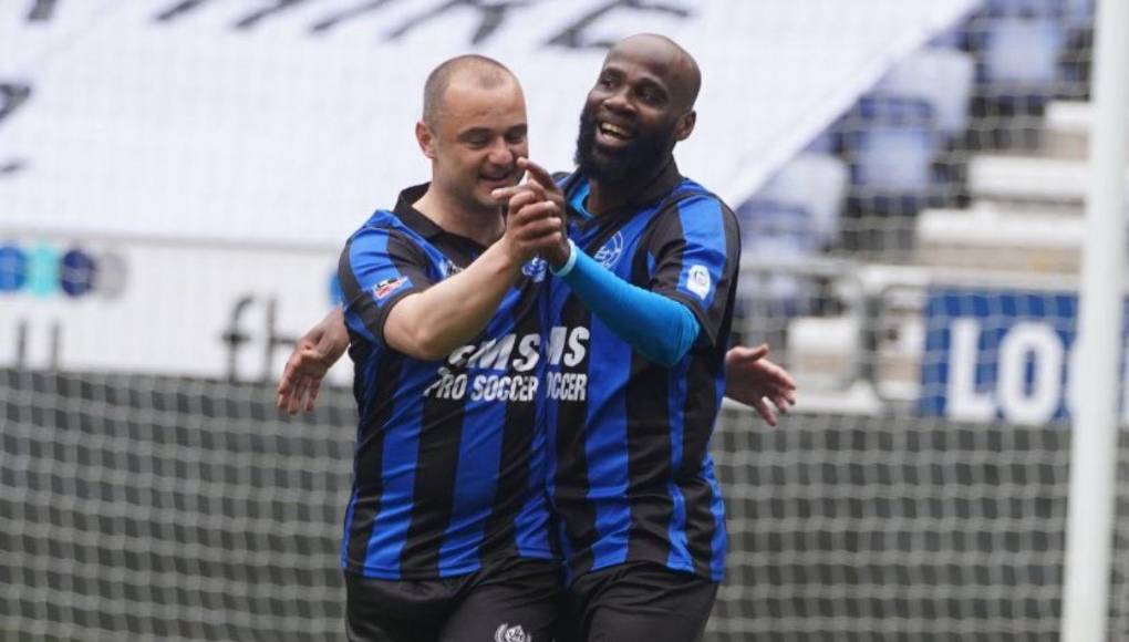 Maynor Figueroa regresa al Wigan, se encuentra con DT de CR7 y fans lo sorprende