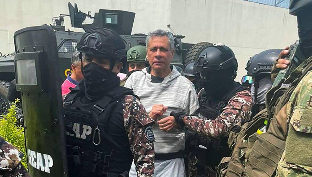 Las primeras imágenes de Jorge Glas tras su captura en la Embajada de México