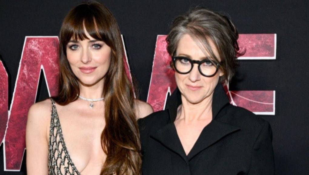 Dakota Johnson roba miradas con vestido “nude” en la premiere de “Madame Web”