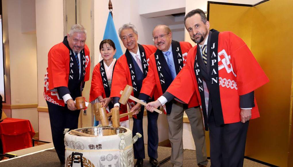 Japón brinda por el natalicio de su majestad, el emperador Naruhito