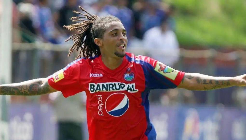 De campeón en Honduras a suspendido de por vida: el presente del “Pando” Ramírez