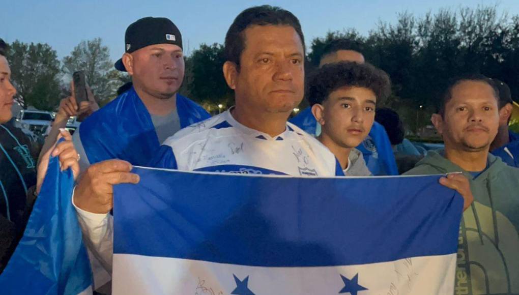 ¡Euforia por la H! Banderazo de los aficionados de la Selección de Honduras