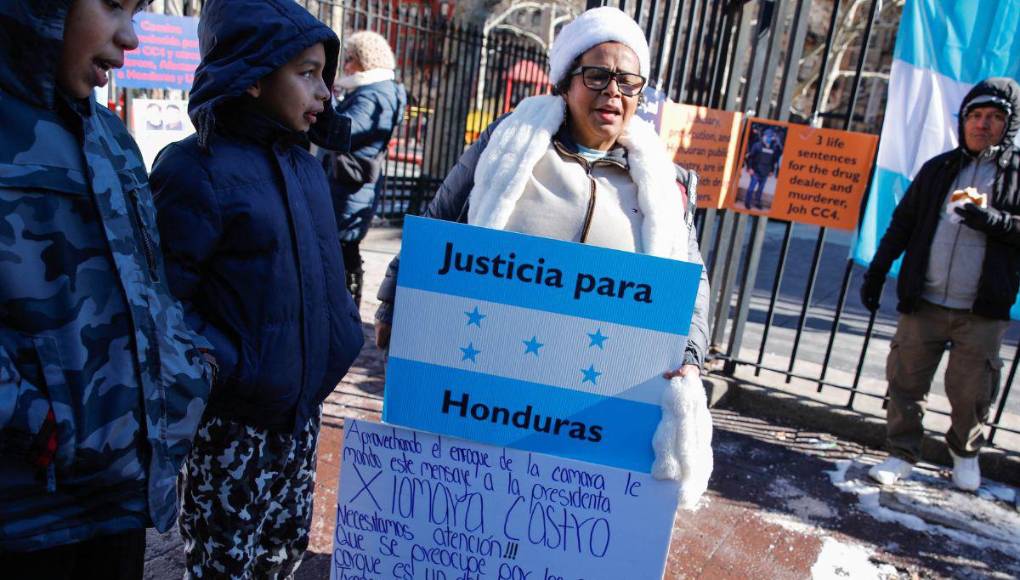 Fotos que dejó el primer día del juicio contra Juan Orlando Hernández