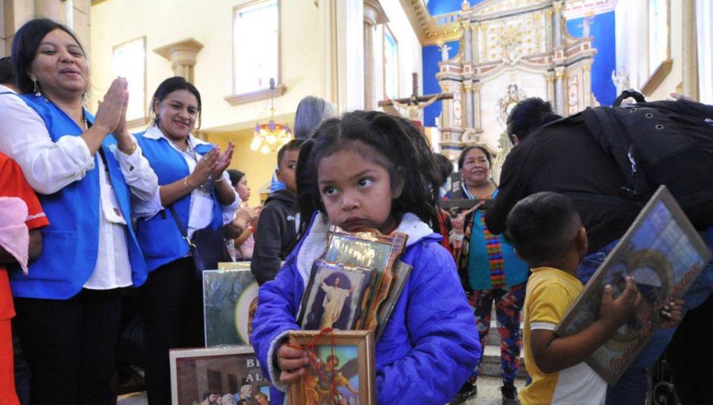 Políticos y fieles rinden tributo a la Virgen de Suyapa en solemne eucaristía por su 277 aniversario