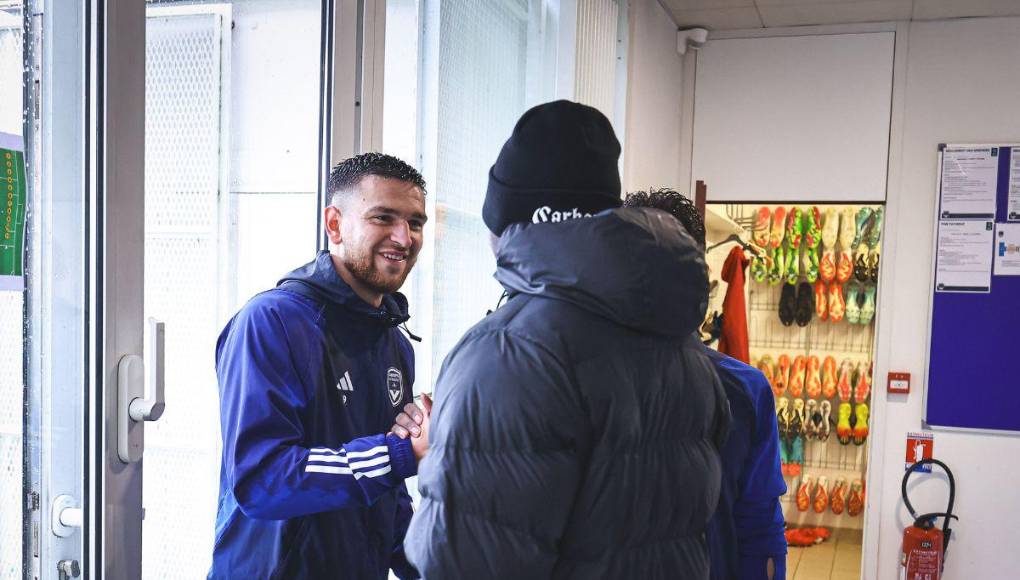 Las imágenes que dejó la emotiva aparición de Alberth Elis en el Burdeos tras crítico mes